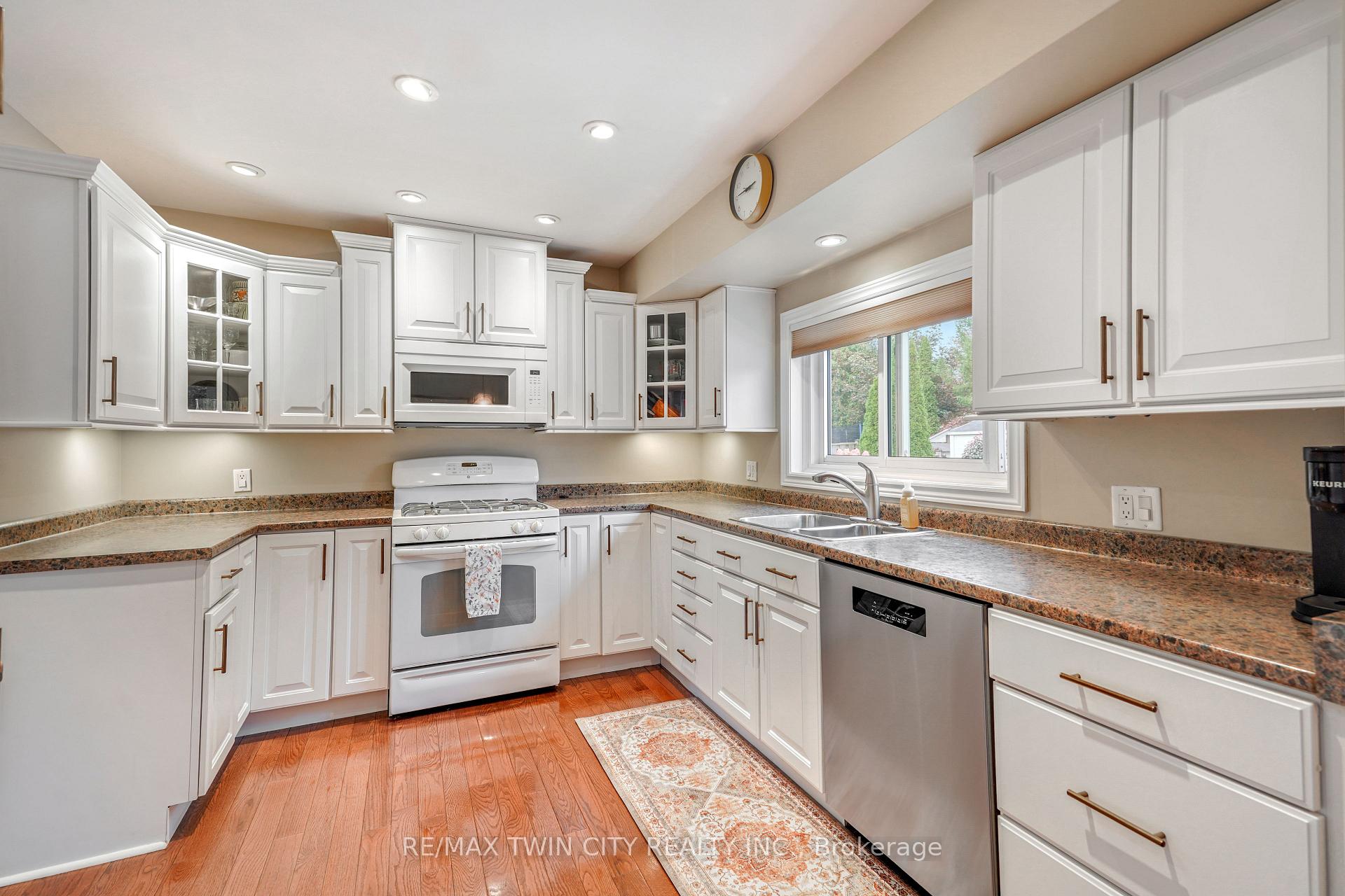 Photo 15 of 25 Brier Crescent, Brantford, Rosedale/Gable Height — HOMEH