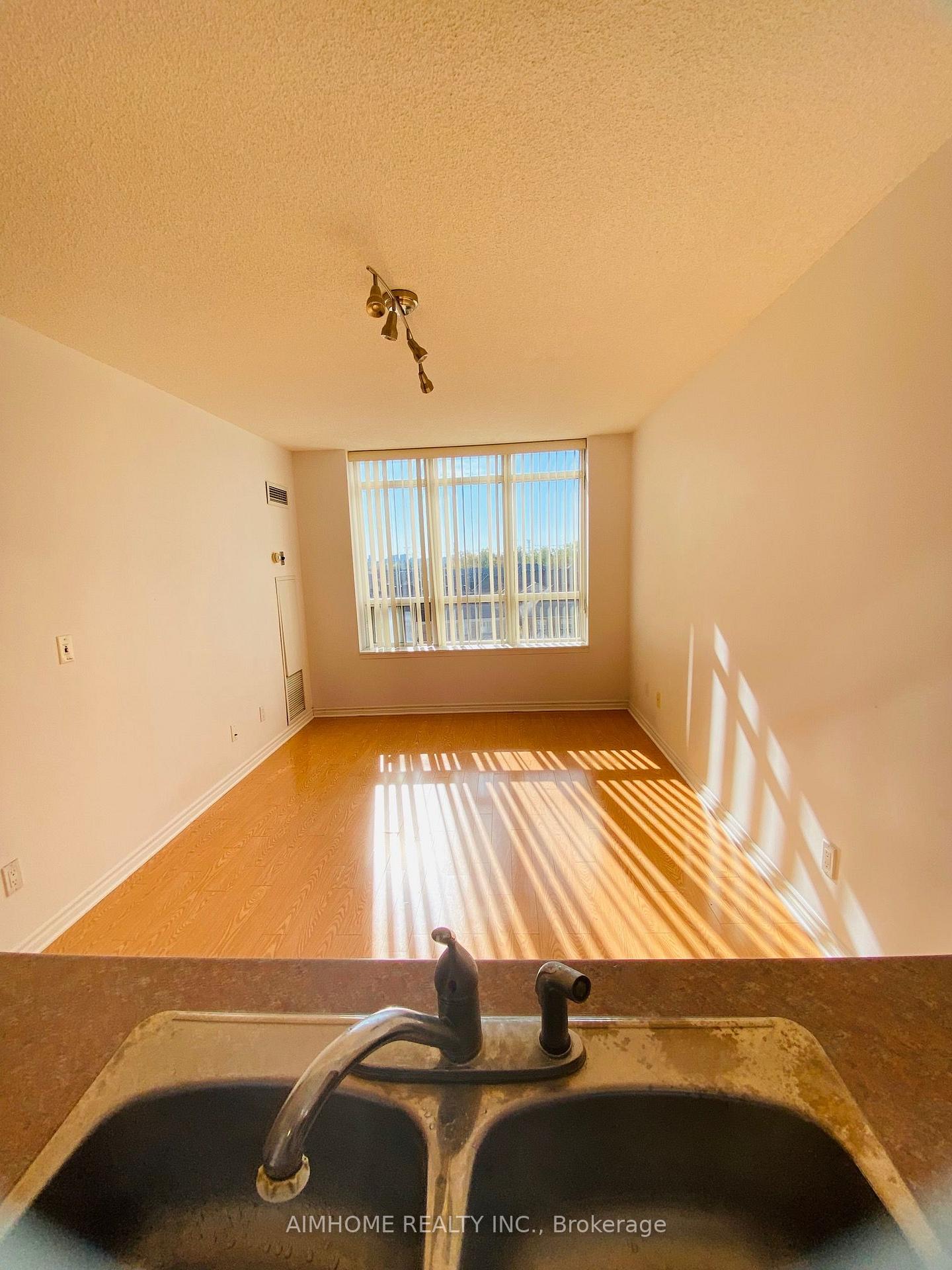 Photo 5 of Unit 708, 130 Pond Drive, Markham, Commerce Valley — HOMEH
