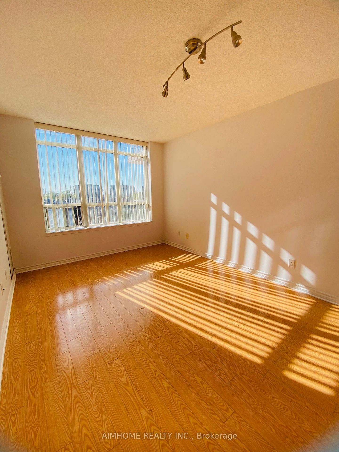 Photo 6 of Unit 708, 130 Pond Drive, Markham, Commerce Valley — HOMEH