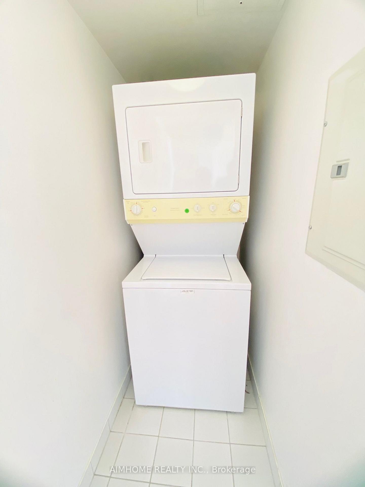 Photo 11 of Unit 708, 130 Pond Drive, Markham, Commerce Valley — HOMEH
