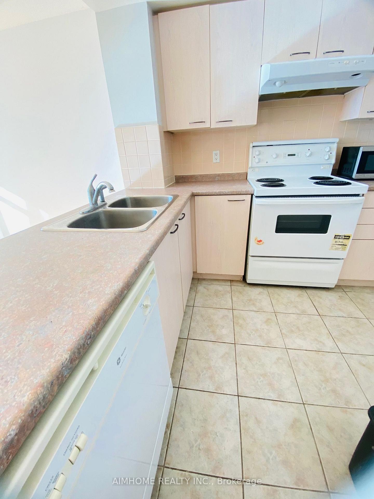 Photo 12 of Unit 708, 130 Pond Drive, Markham, Commerce Valley — HOMEH