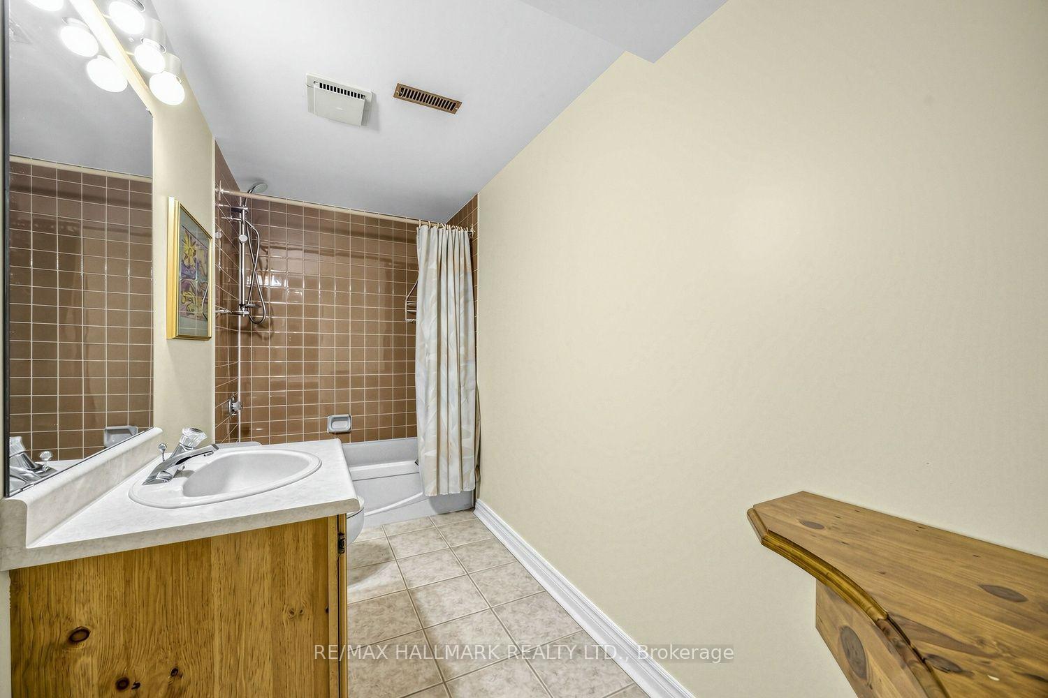 Photo 41 of 25 Cygnus Drive, Richmond Hill, Observatory — HOMEH