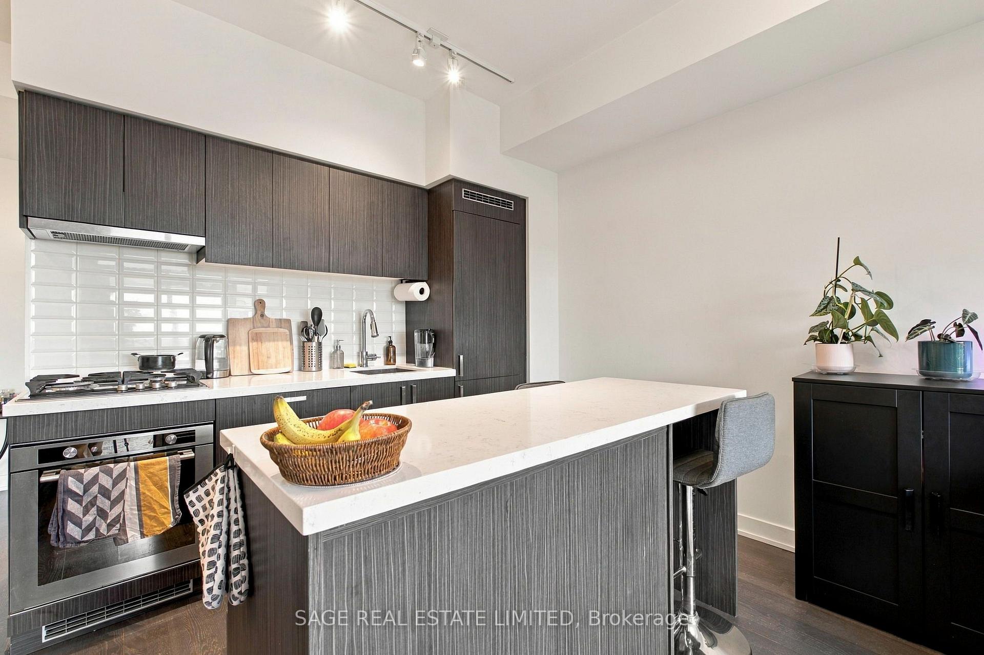 Photo 10 of Unit 908, 501 St Clair Avenue W, Toronto, Casa Loma — HOMEH