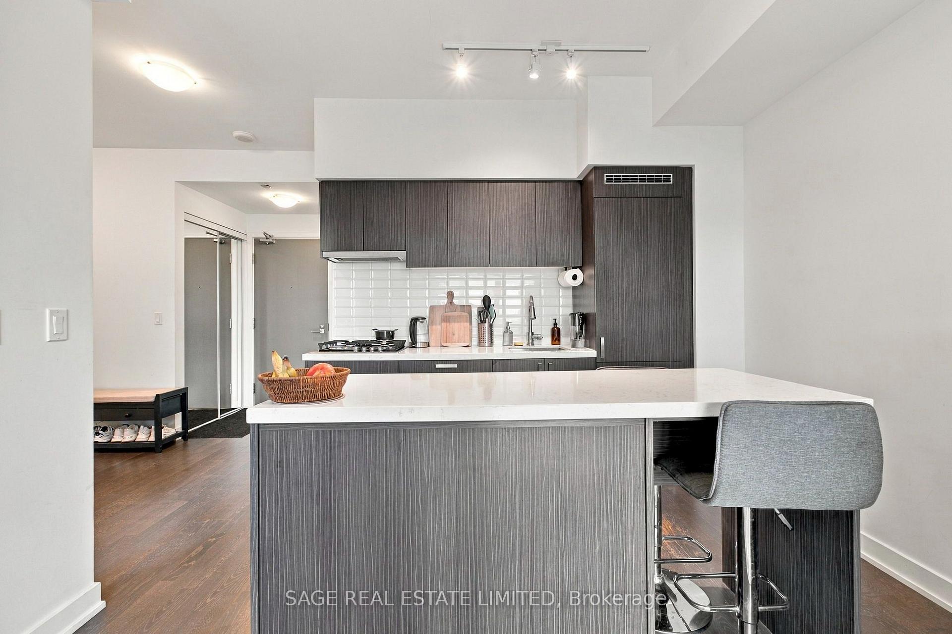 Photo 12 of Unit 908, 501 St Clair Avenue W, Toronto, Casa Loma — HOMEH