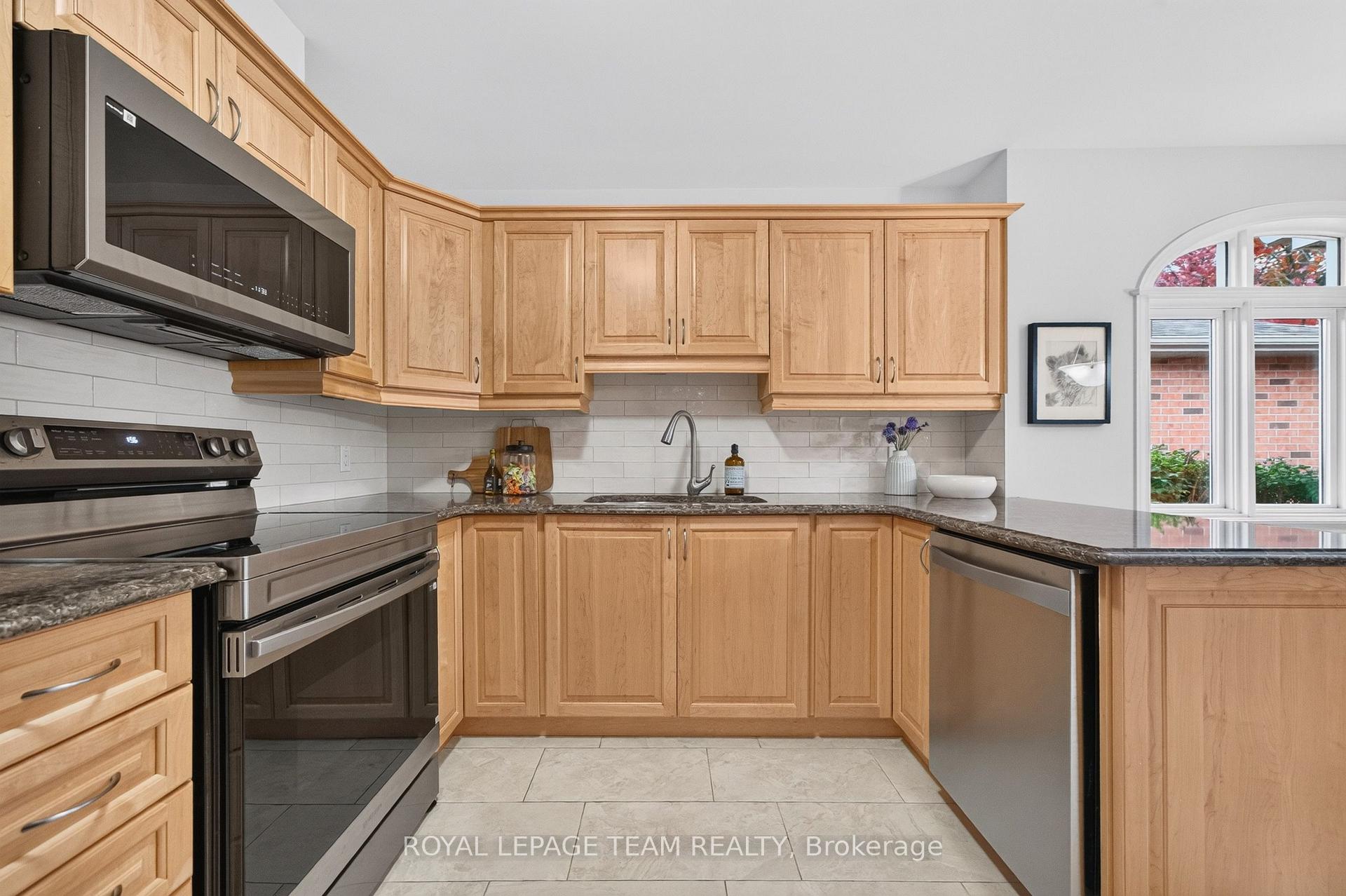 Photo 6 of 8 Partridge Drive, Ottawa, Kanata - Bridlewood — HOMEH