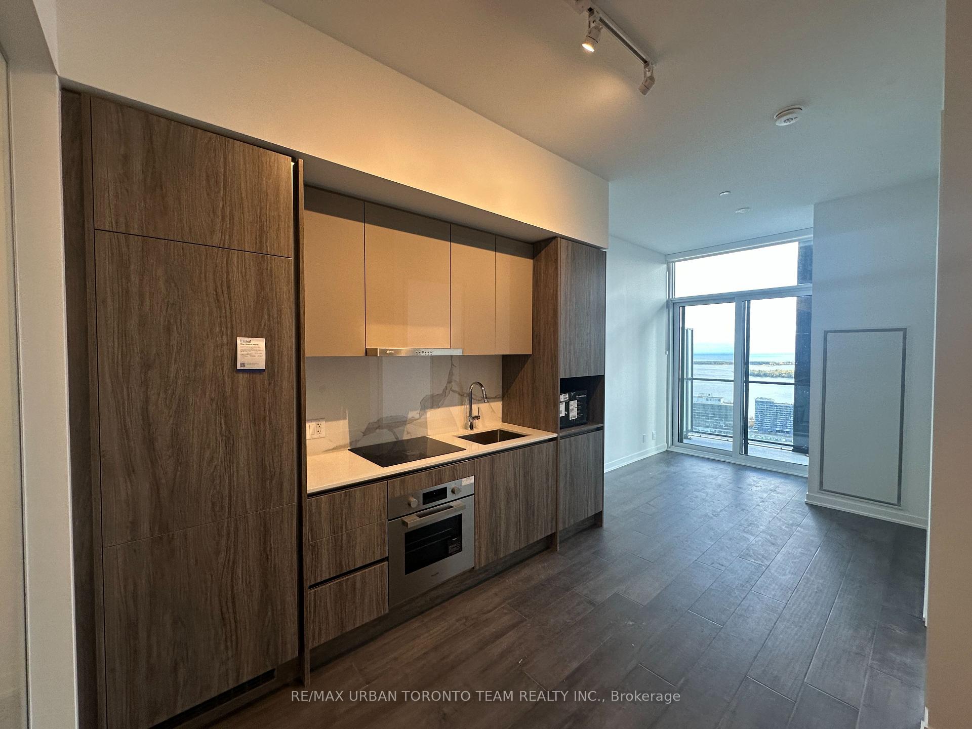 Photo 4 of Unit PH08, 180 Front Street E, Toronto, Moss Park — HOMEH