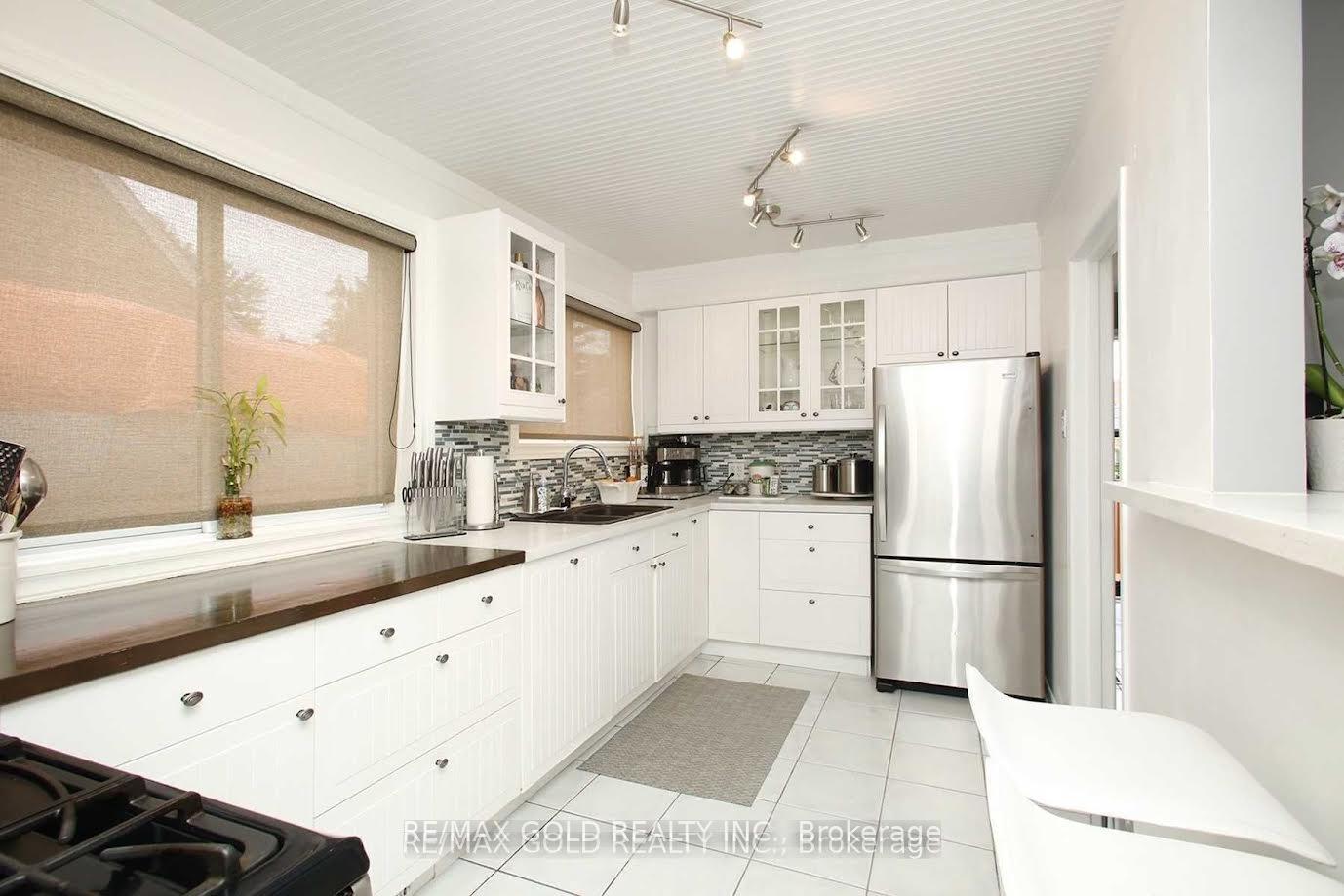Photo 2 of 3269 Etude Drive, Mississauga, Malton — HOMEH