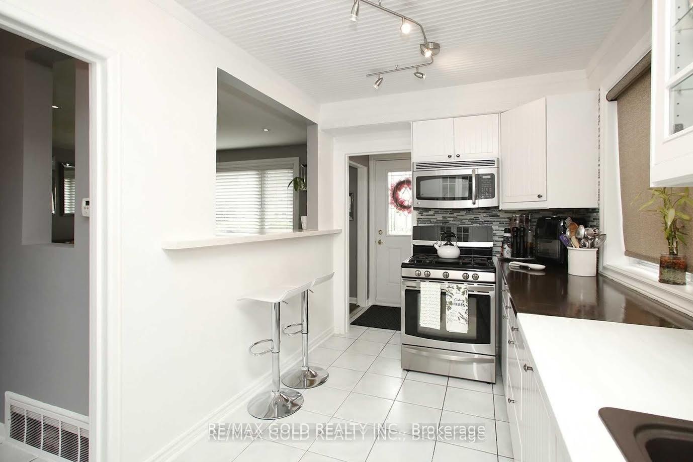 Photo 5 of 3269 Etude Drive, Mississauga, Malton — HOMEH