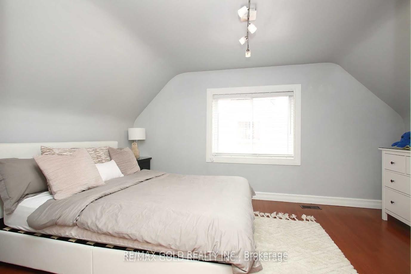 Photo 7 of 3269 Etude Drive, Mississauga, Malton — HOMEH