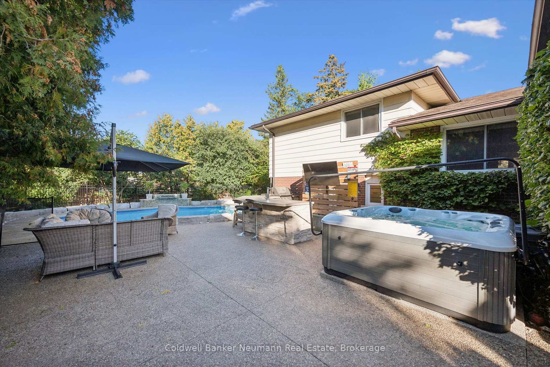 Photo 3 of 81 Marksam Road, Guelph, Willow West/Sugarbush/West Acres — HOMEH
