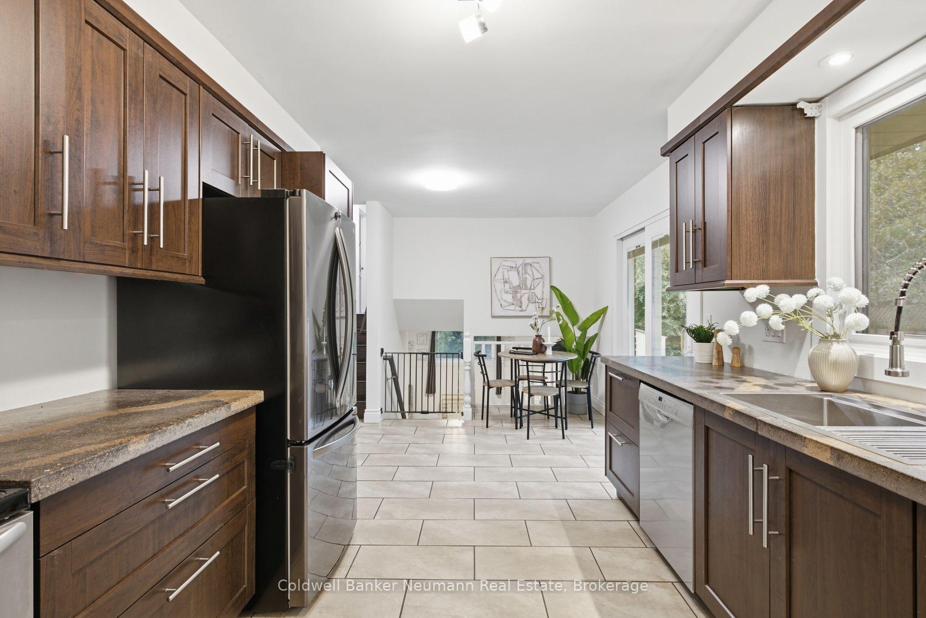 Photo 10 of 81 Marksam Road, Guelph, Willow West/Sugarbush/West Acres — HOMEH