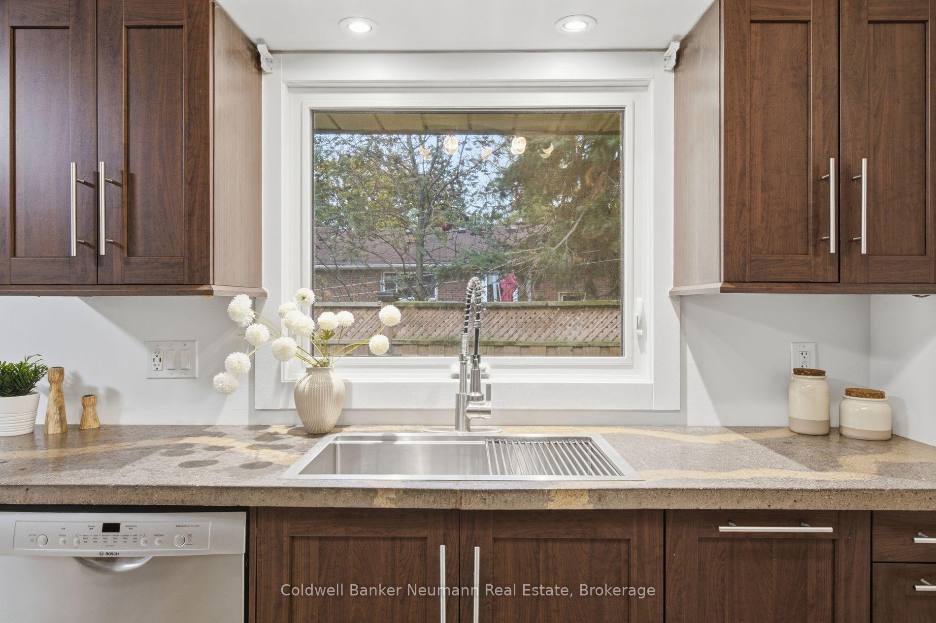 Photo 11 of 81 Marksam Road, Guelph, Willow West/Sugarbush/West Acres — HOMEH