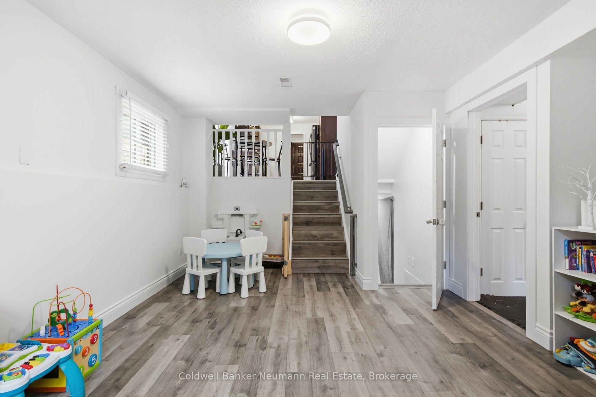 Photo 17 of 81 Marksam Road, Guelph, Willow West/Sugarbush/West Acres — HOMEH