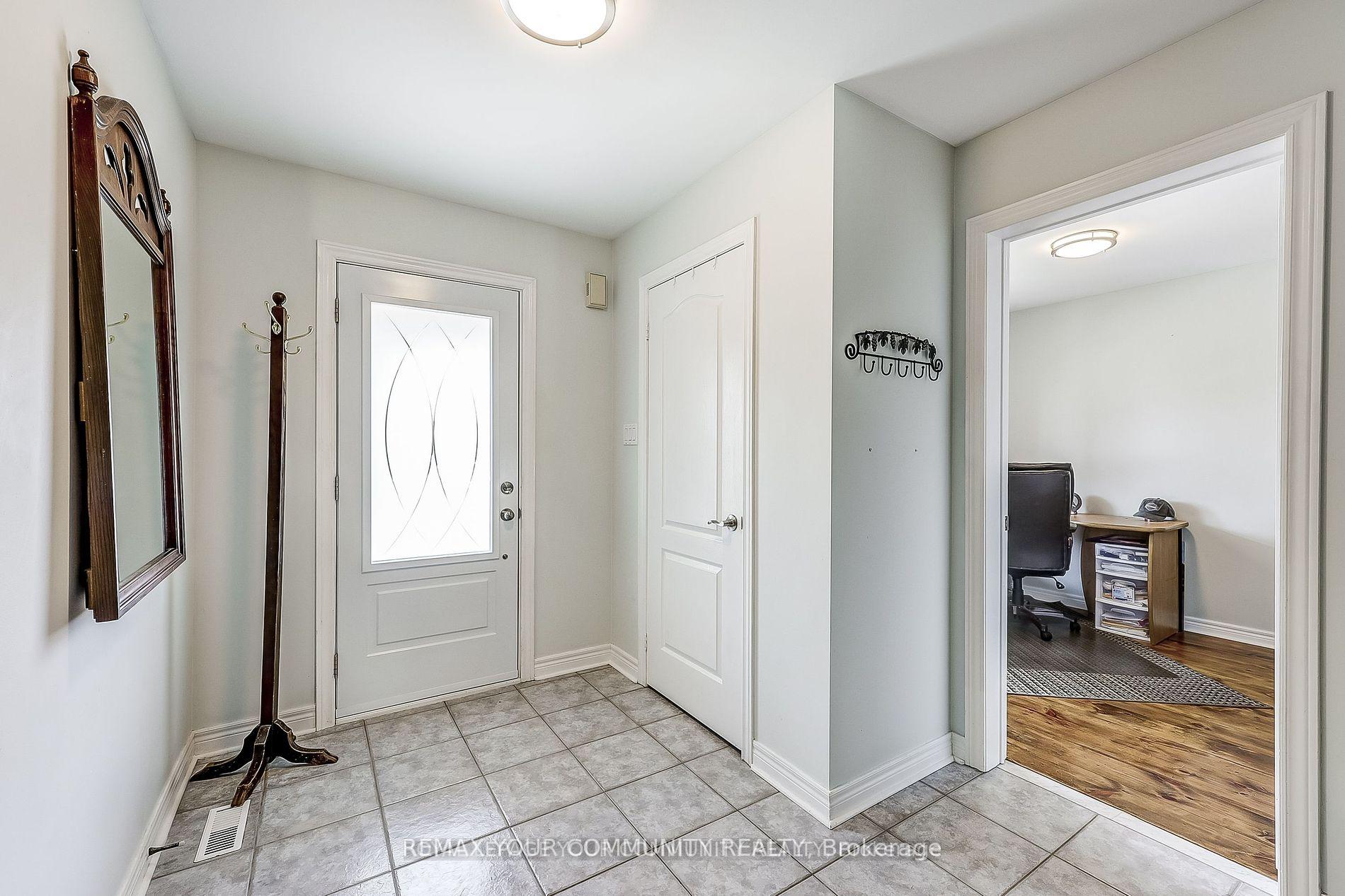 Photo 4 of 53 Bolton Drive, Uxbridge — HOMEH