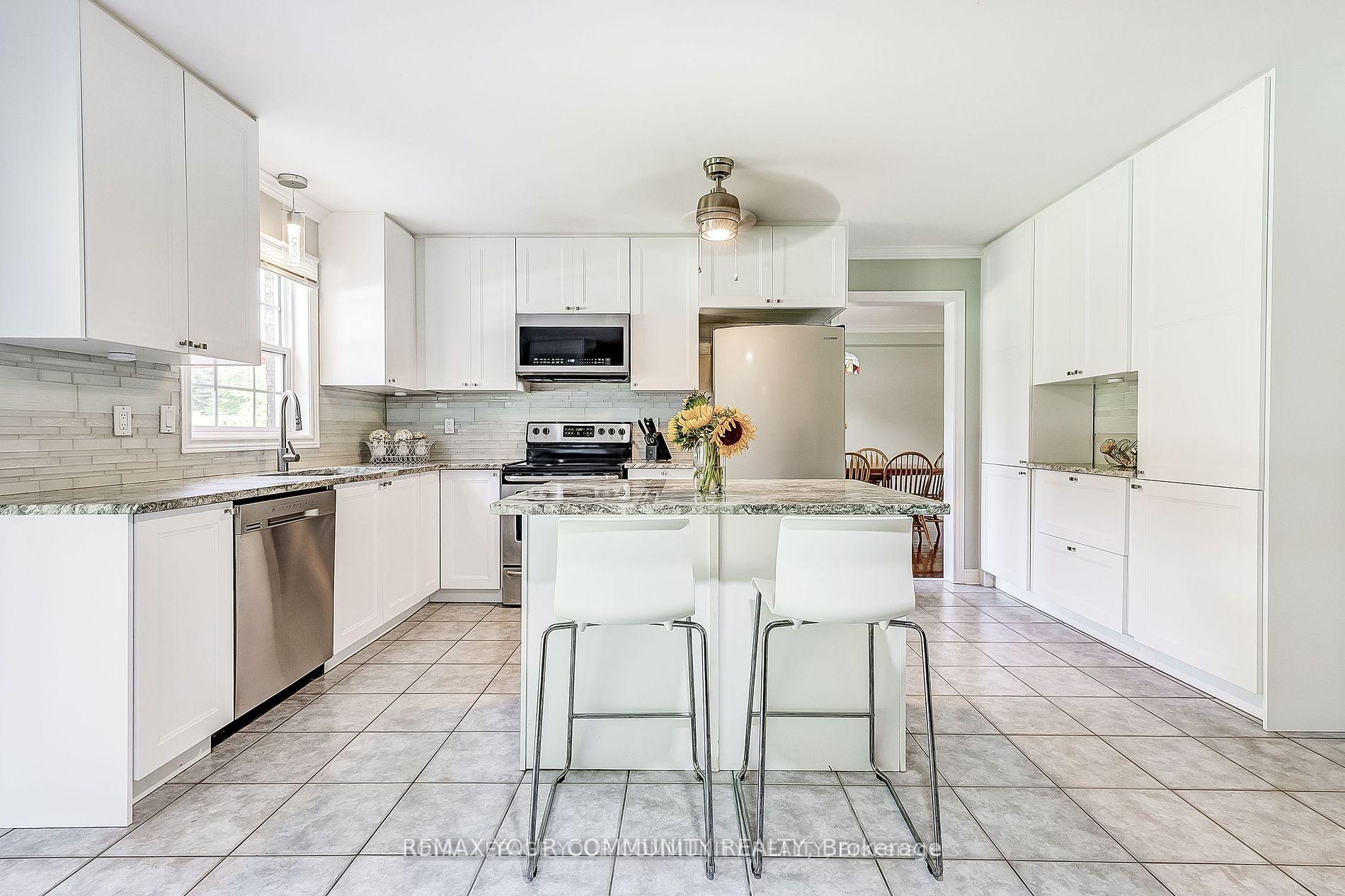 Photo 11 of 53 Bolton Drive, Uxbridge — HOMEH