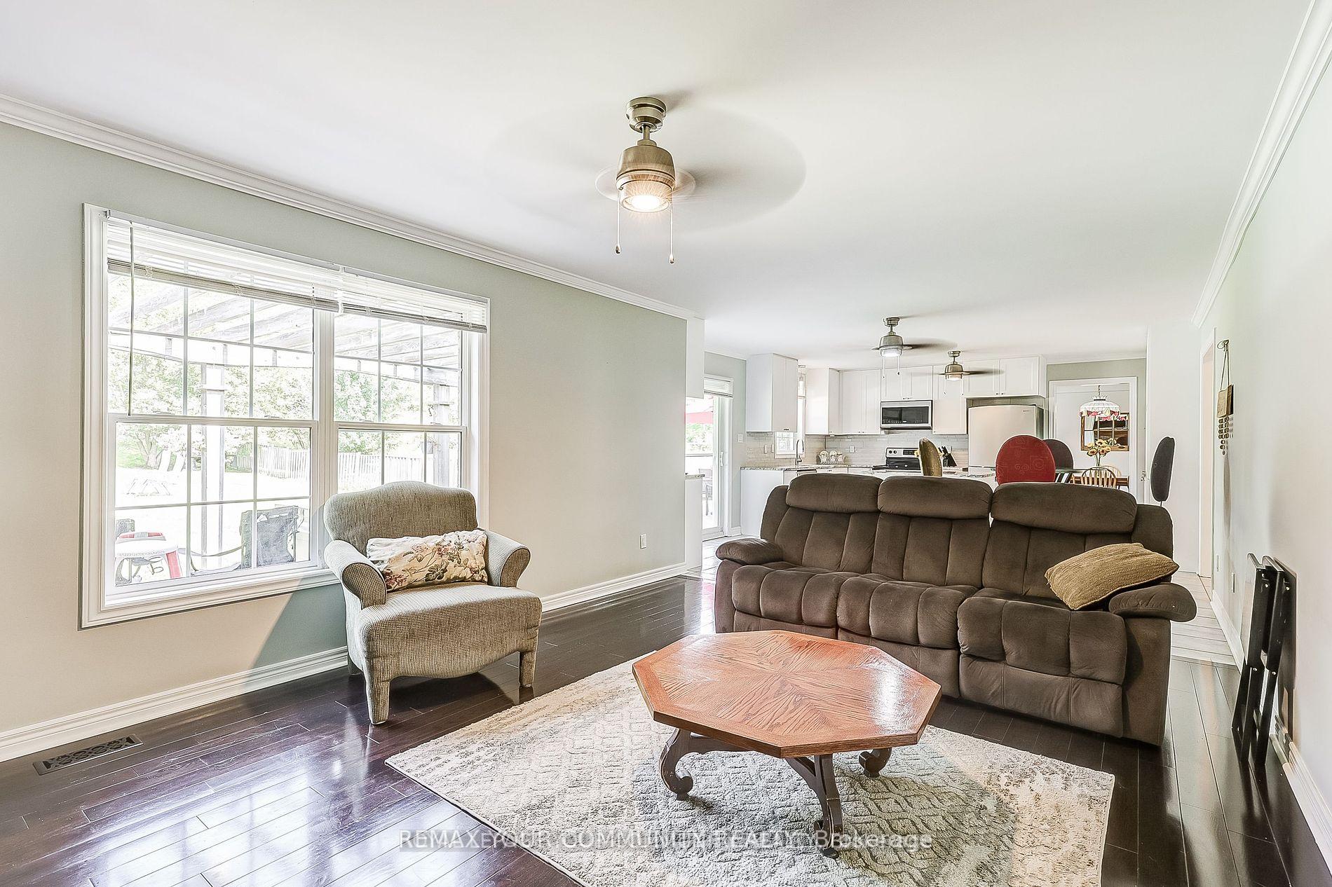 Photo 13 of 53 Bolton Drive, Uxbridge — HOMEH