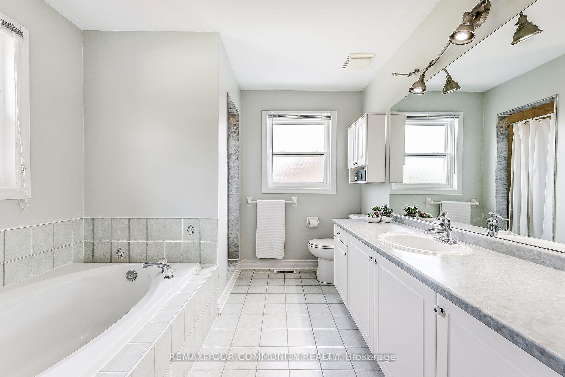 Photo 18 of 53 Bolton Drive, Uxbridge — HOMEH