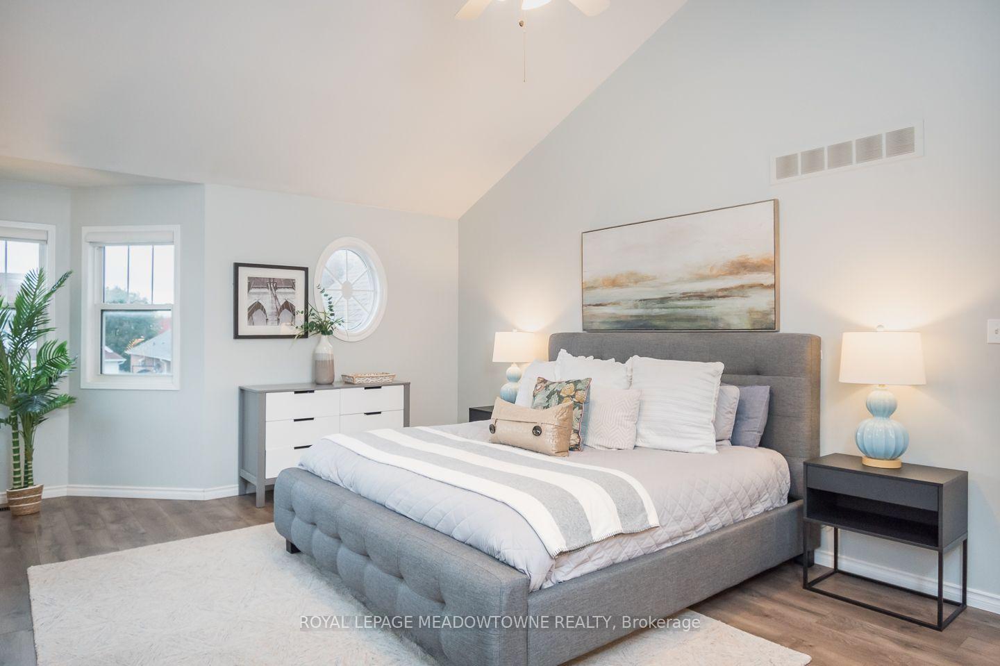 Photo 23 of 89 Dairy Drive, Halton Hills, Acton — HOMEH