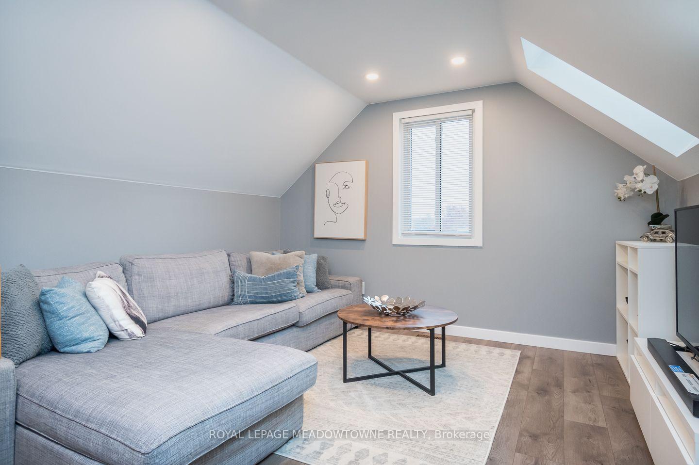 Photo 32 of 89 Dairy Drive, Halton Hills, Acton — HOMEH