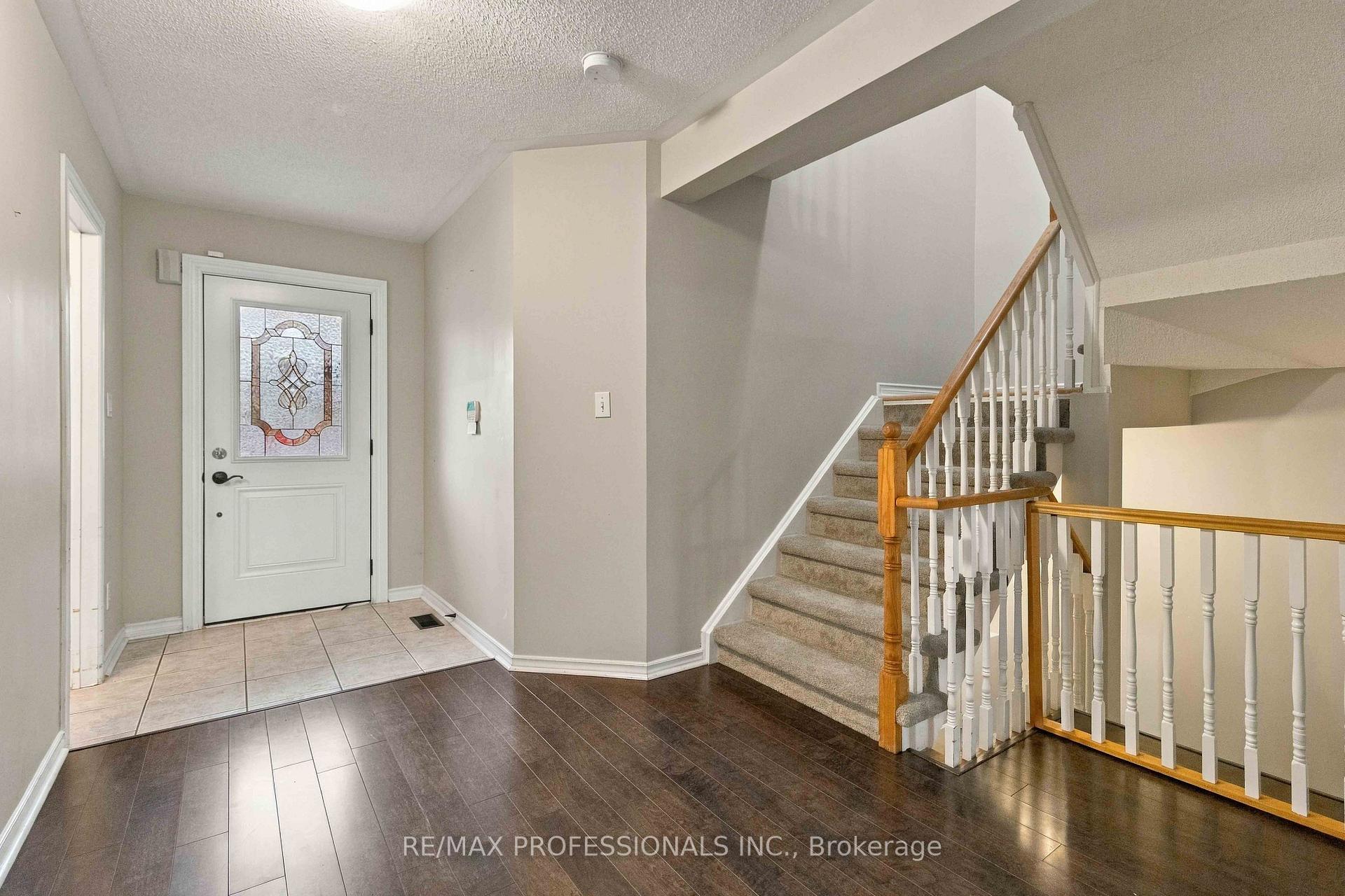 Photo 3 of 34 Jolley Court, Caledon, Bolton East — HOMEH