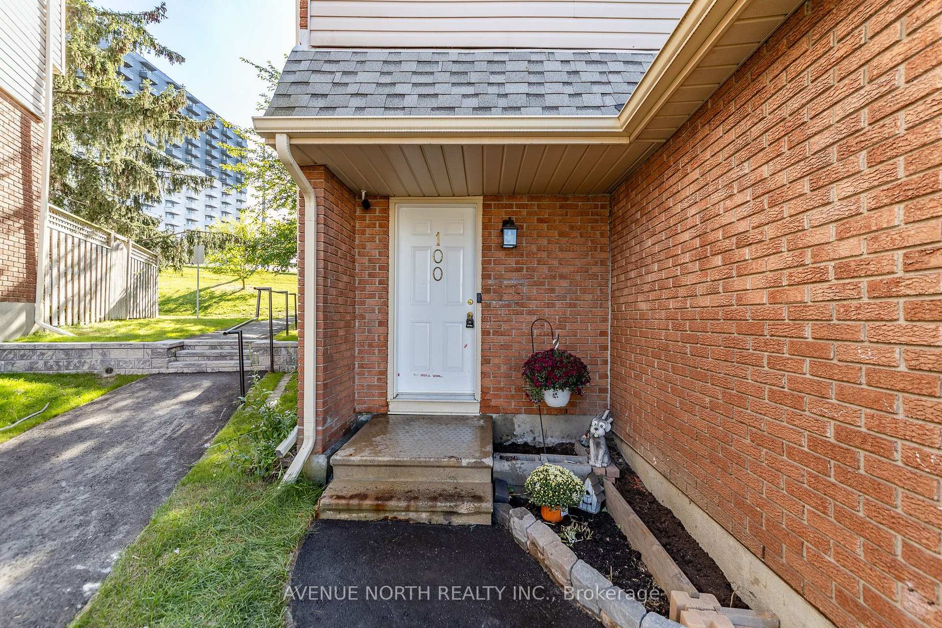 Photo 2 of Unit 100, 2415 Southvale Crescent, Ottawa, Sheffield Glen/Industrial Park — HOMEH