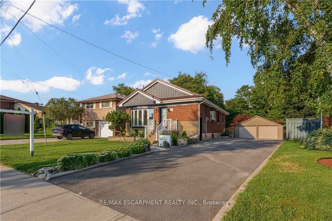 Photo 2 of 63 Hardale Crescent, Hamilton, Huntington — HOMEH