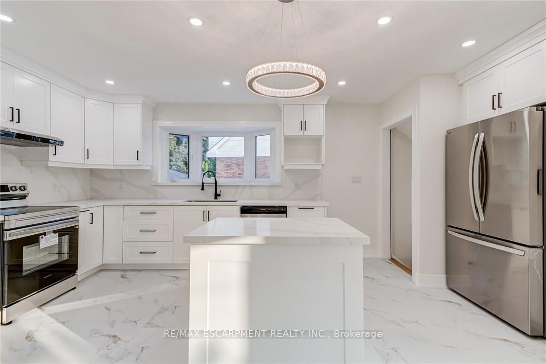 Photo 3 of 63 Hardale Crescent, Hamilton, Huntington — HOMEH