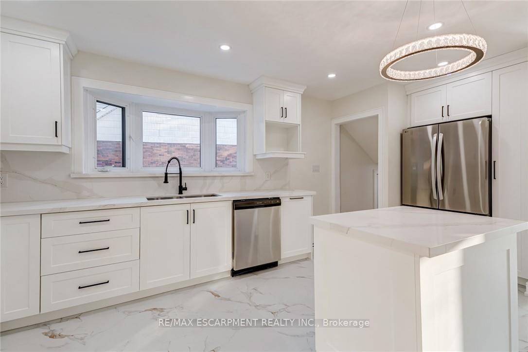Photo 4 of 63 Hardale Crescent, Hamilton, Huntington — HOMEH