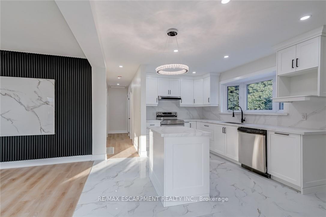 Photo 5 of 63 Hardale Crescent, Hamilton, Huntington — HOMEH
