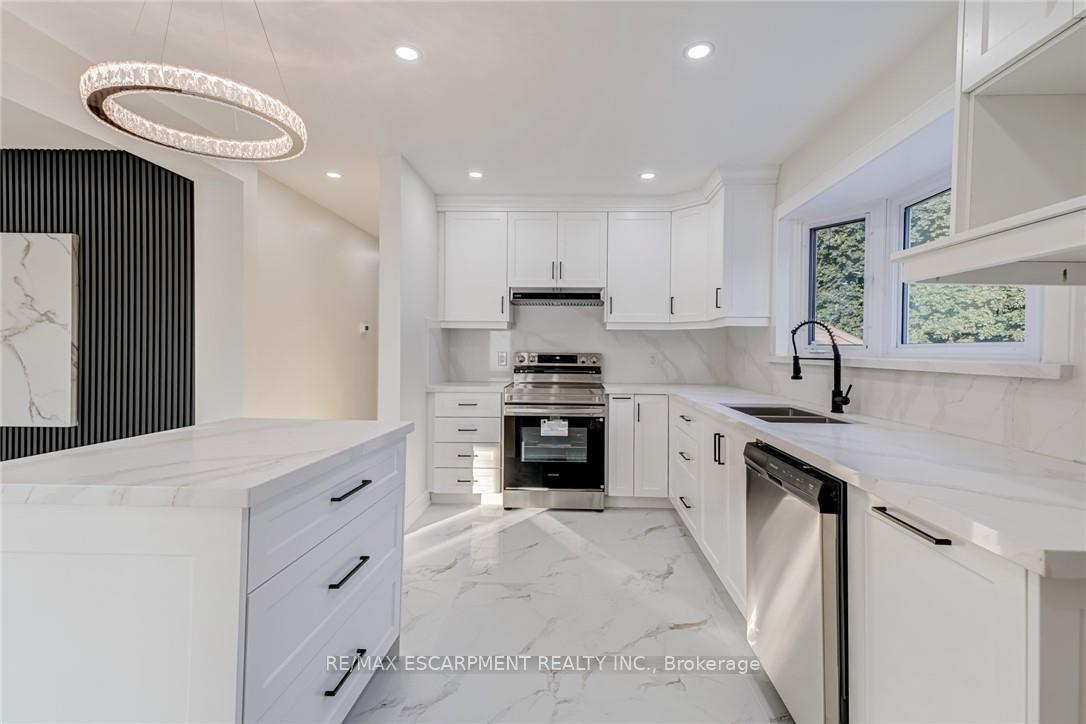 Photo 6 of 63 Hardale Crescent, Hamilton, Huntington — HOMEH