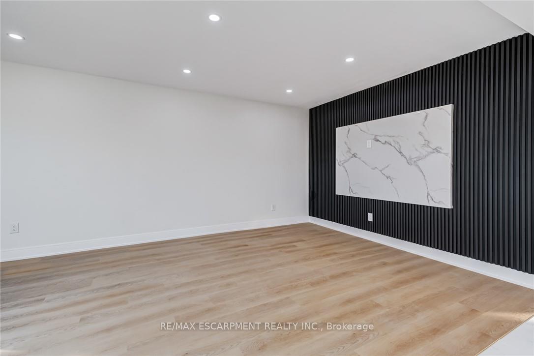 Photo 7 of 63 Hardale Crescent, Hamilton, Huntington — HOMEH