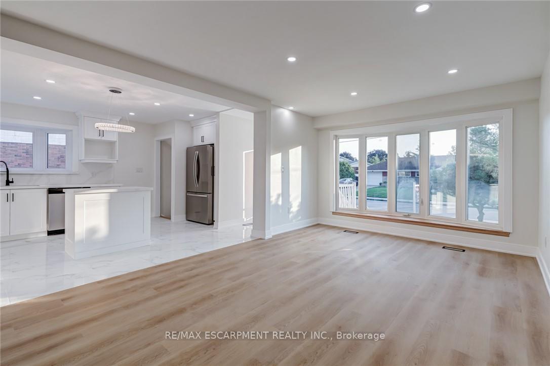 Photo 8 of 63 Hardale Crescent, Hamilton, Huntington — HOMEH