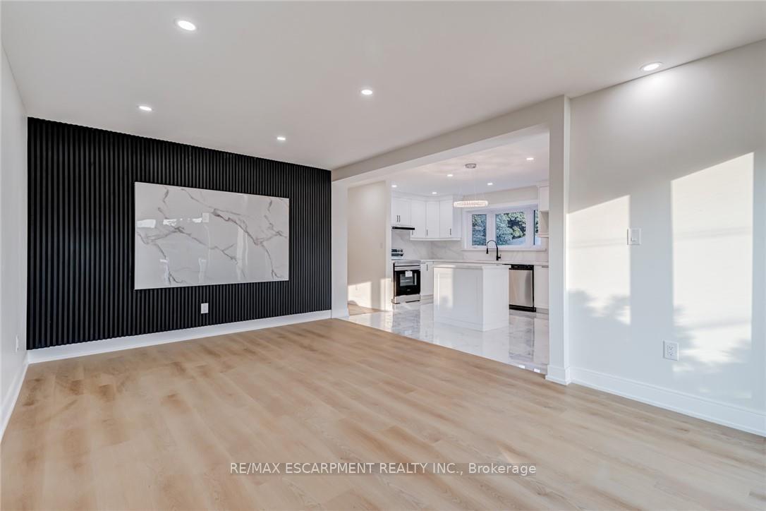 Photo 9 of 63 Hardale Crescent, Hamilton, Huntington — HOMEH
