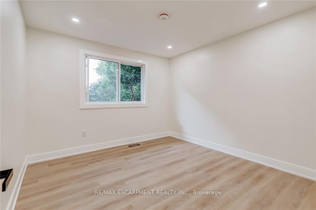 Photo 11 of 63 Hardale Crescent, Hamilton, Huntington — HOMEH
