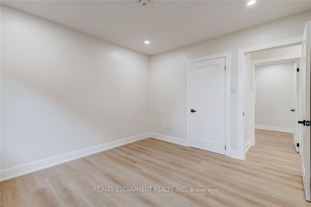 Photo 12 of 63 Hardale Crescent, Hamilton, Huntington — HOMEH