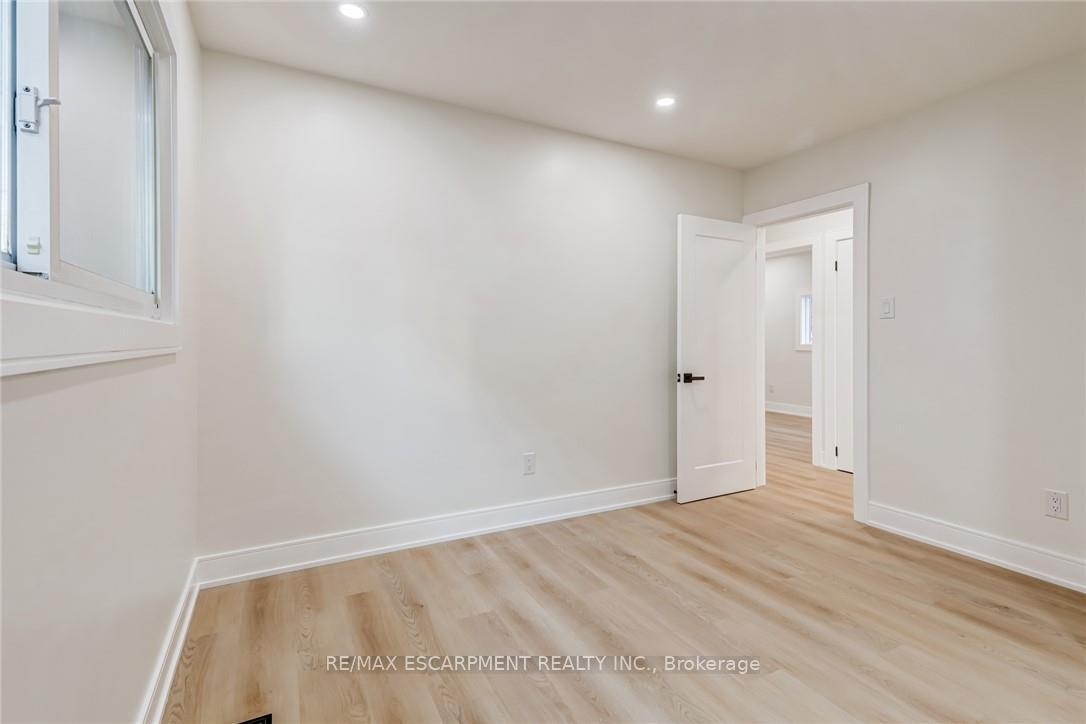 Photo 14 of 63 Hardale Crescent, Hamilton, Huntington — HOMEH