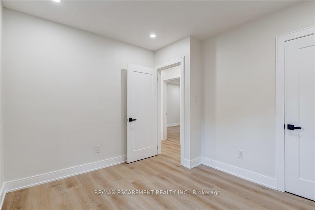 Photo 17 of 63 Hardale Crescent, Hamilton, Huntington — HOMEH