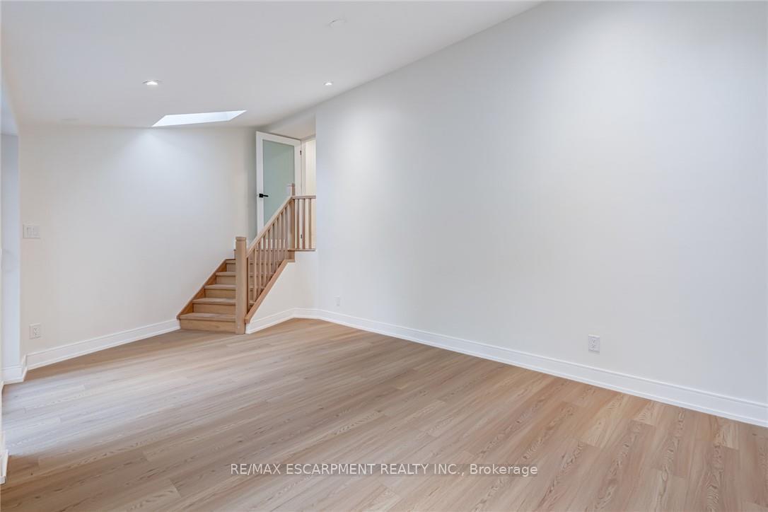 Photo 20 of 63 Hardale Crescent, Hamilton, Huntington — HOMEH