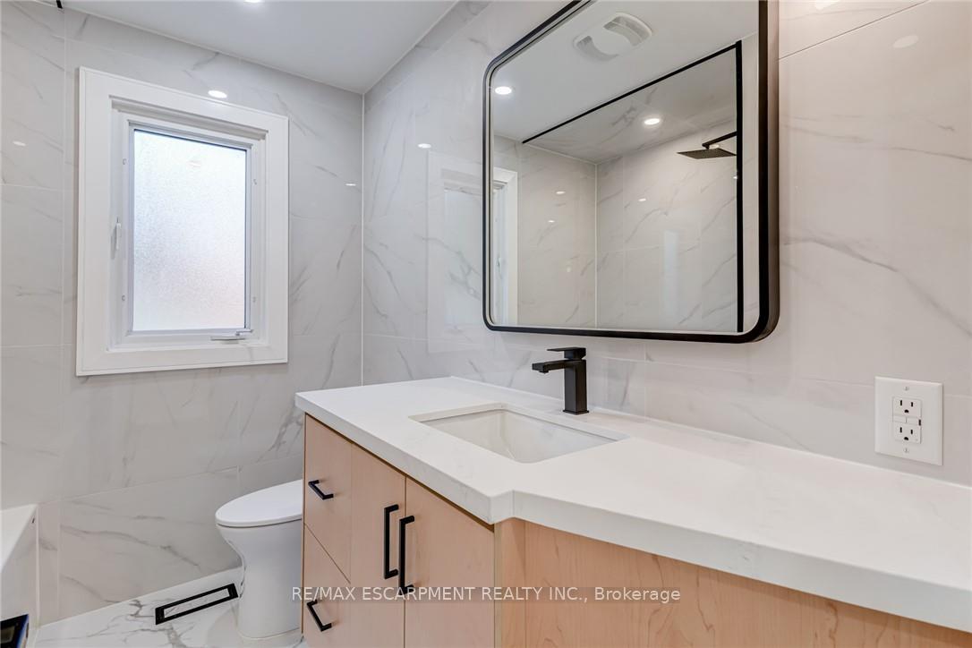 Photo 21 of 63 Hardale Crescent, Hamilton, Huntington — HOMEH