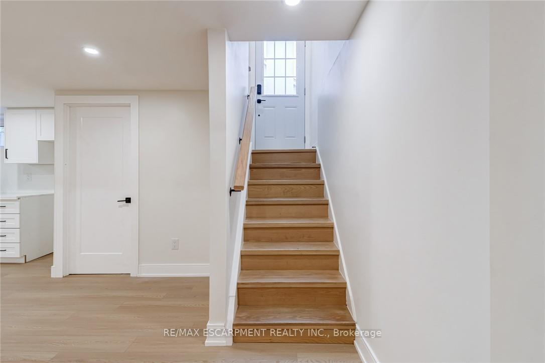Photo 25 of 63 Hardale Crescent, Hamilton, Huntington — HOMEH