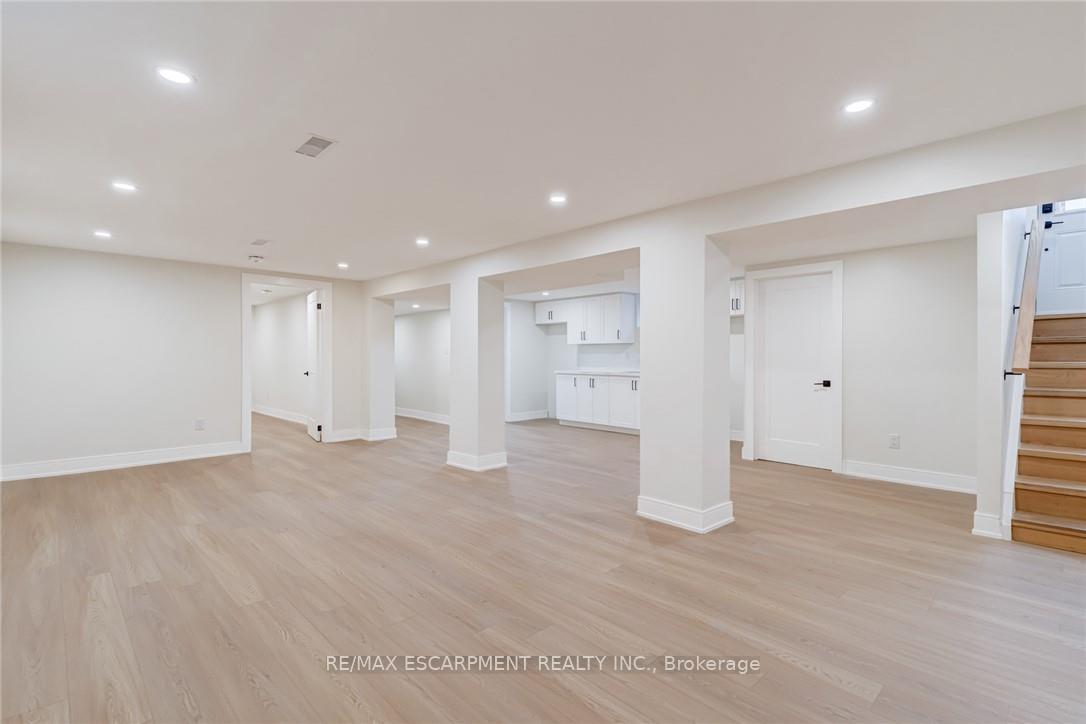 Photo 26 of 63 Hardale Crescent, Hamilton, Huntington — HOMEH
