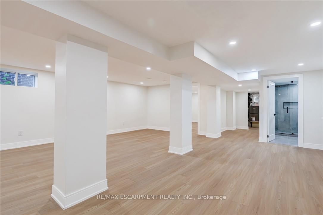 Photo 27 of 63 Hardale Crescent, Hamilton, Huntington — HOMEH