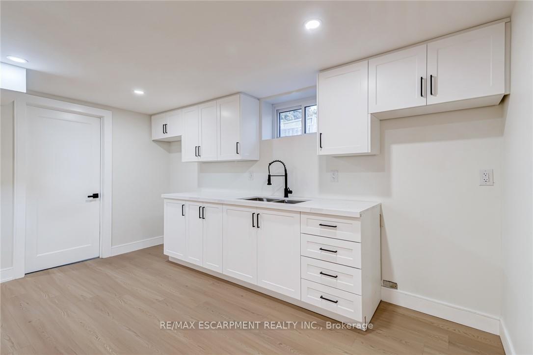 Photo 30 of 63 Hardale Crescent, Hamilton, Huntington — HOMEH
