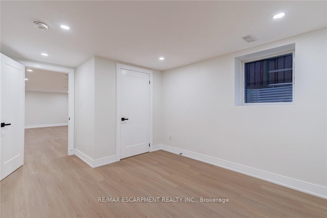 Photo 32 of 63 Hardale Crescent, Hamilton, Huntington — HOMEH