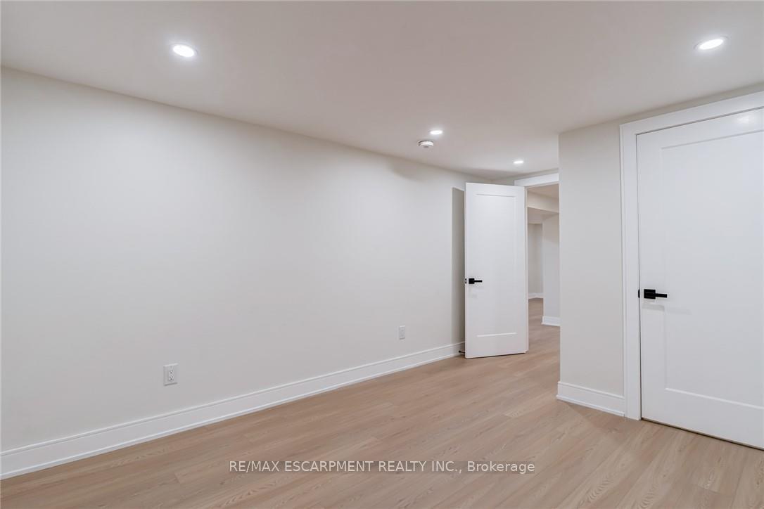 Photo 31 of 63 Hardale Crescent, Hamilton, Huntington — HOMEH