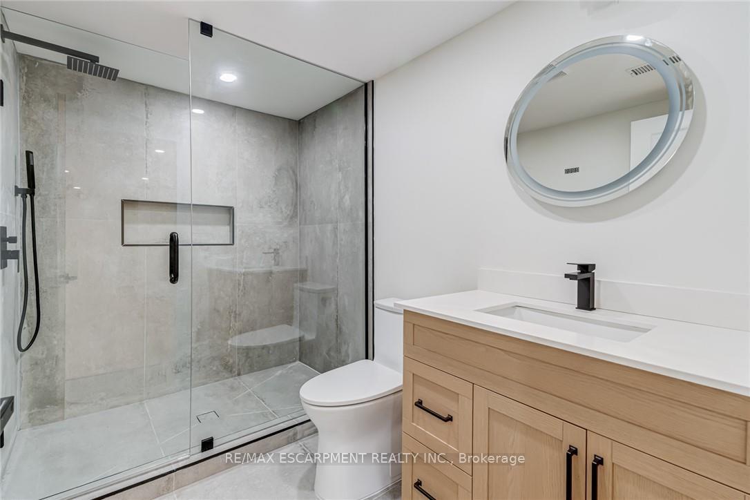 Photo 34 of 63 Hardale Crescent, Hamilton, Huntington — HOMEH
