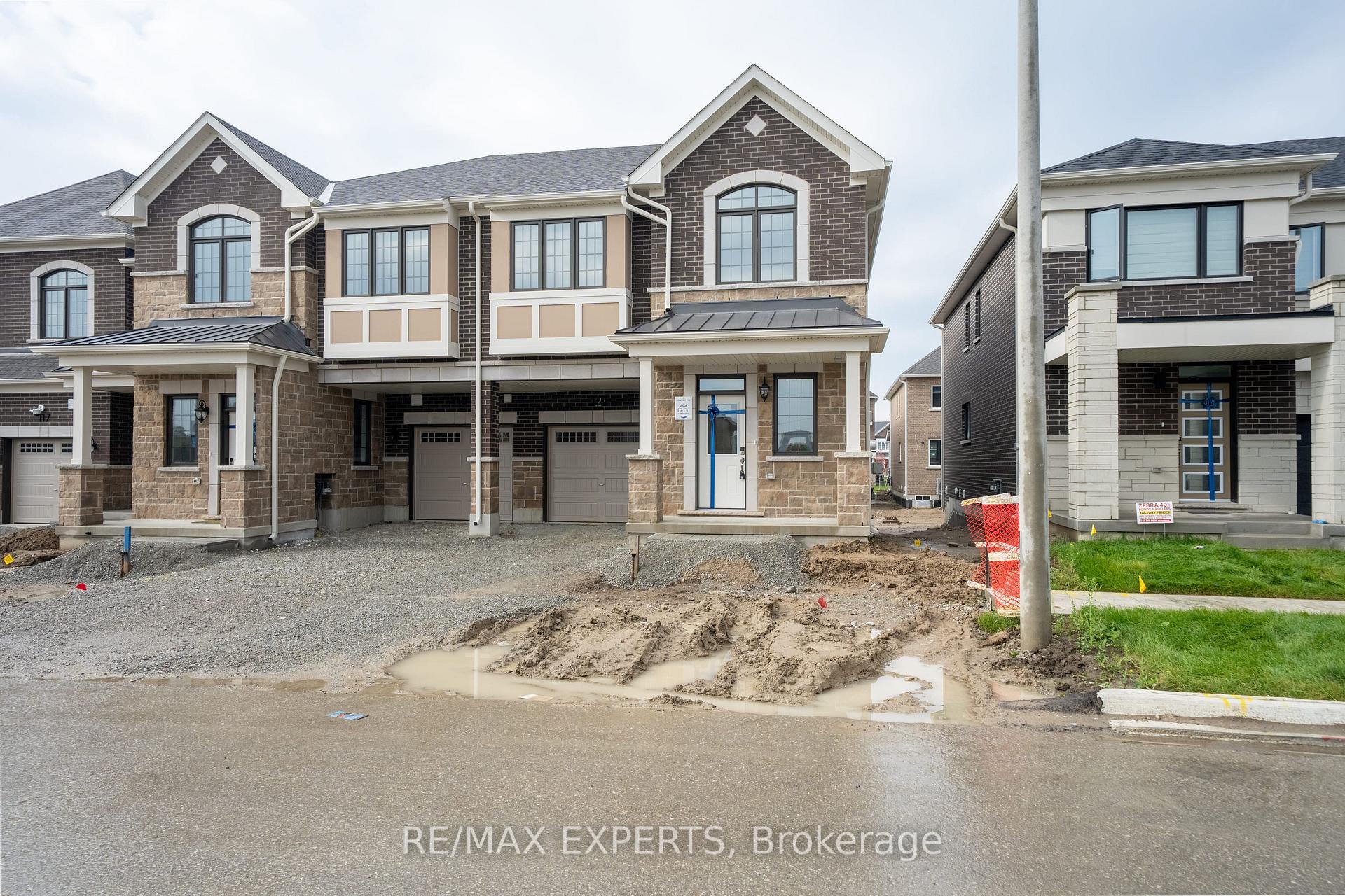 Photo 3 of 121 Vinewood Crescent, Barrie, Rural Barrie Southeast — HOMEH