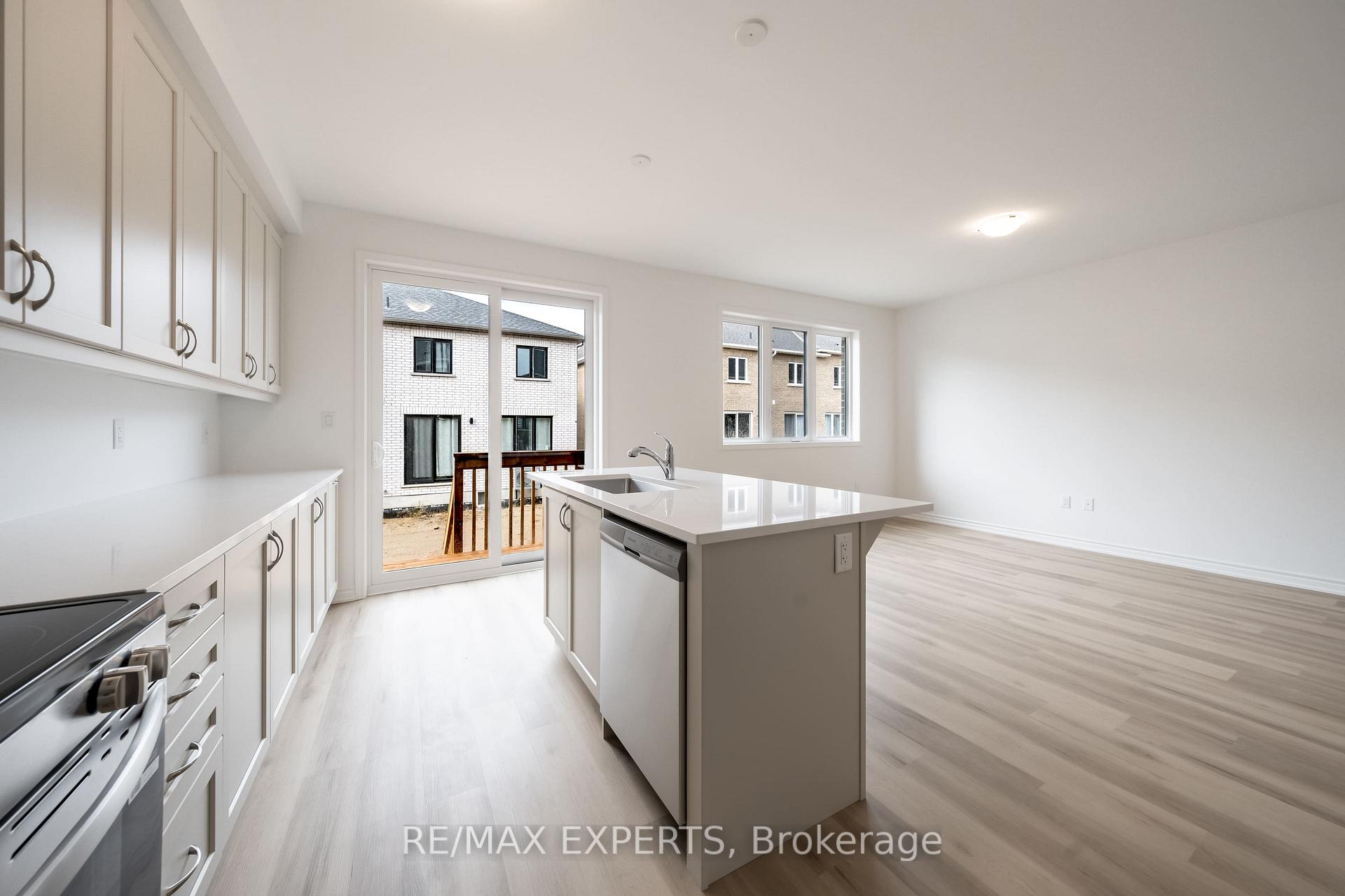 Photo 15 of 121 Vinewood Crescent, Barrie, Rural Barrie Southeast — HOMEH