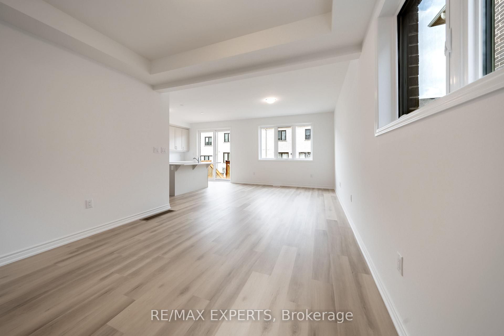 Photo 16 of 121 Vinewood Crescent, Barrie, Rural Barrie Southeast — HOMEH