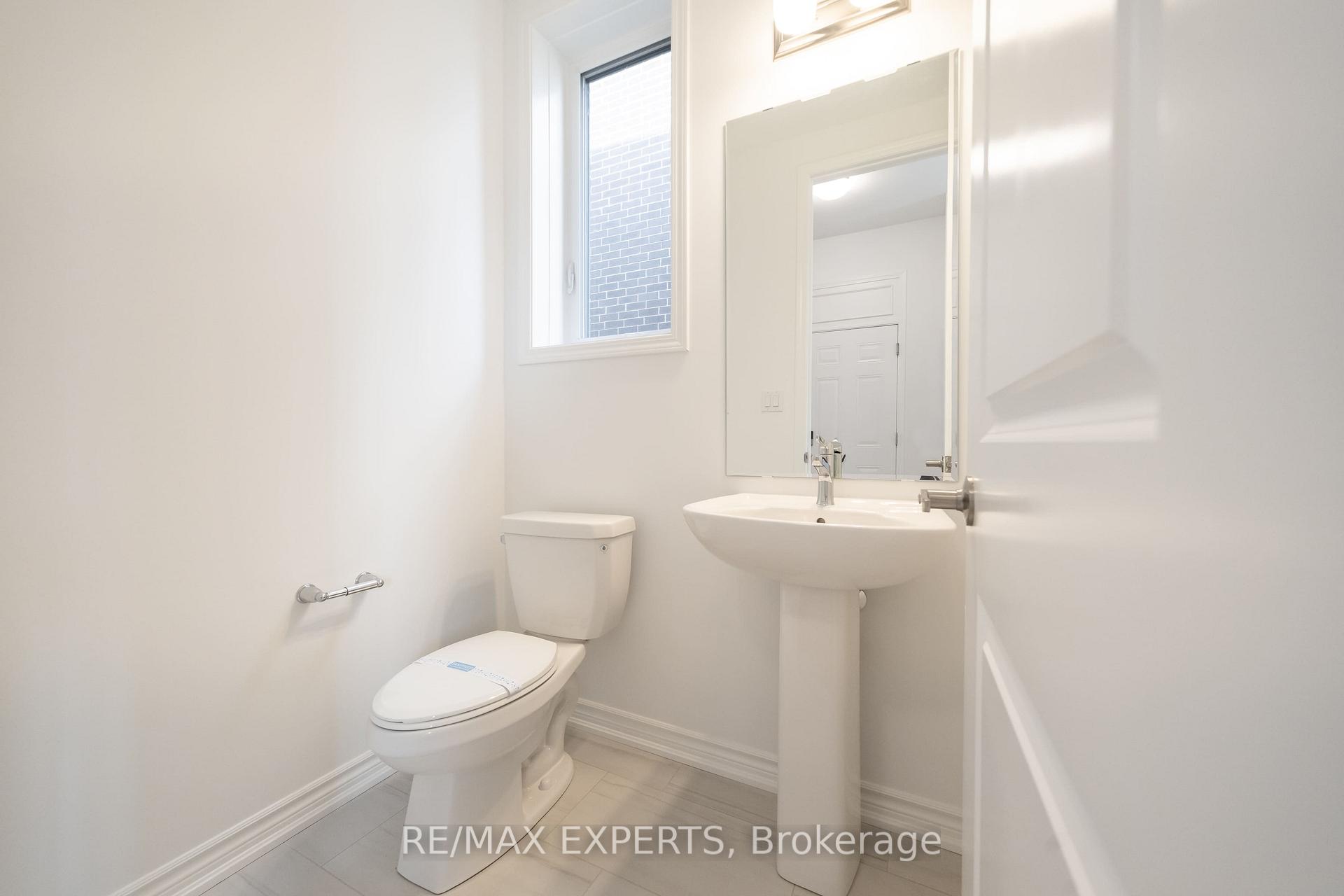 Photo 18 of 121 Vinewood Crescent, Barrie, Rural Barrie Southeast — HOMEH